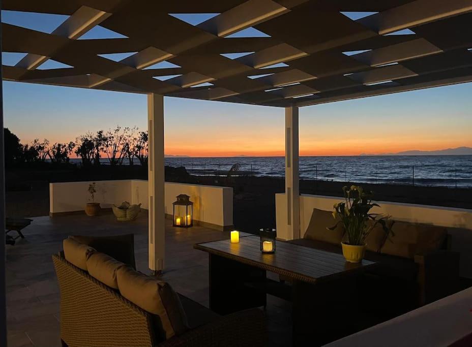 Lambou Beach Sunset Soroni Zewnętrze zdjęcie