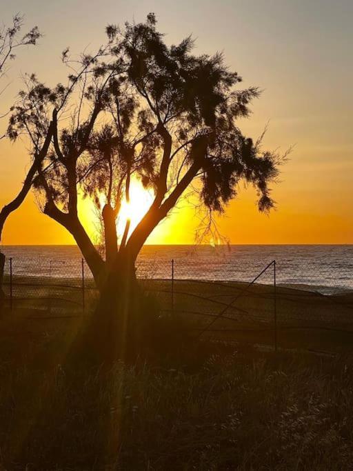 Lambou Beach Sunset Soroni Zewnętrze zdjęcie
