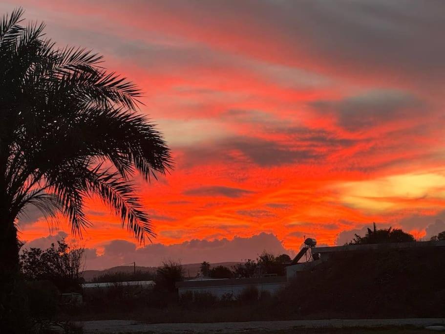 Lambou Beach Sunset Soroni Zewnętrze zdjęcie