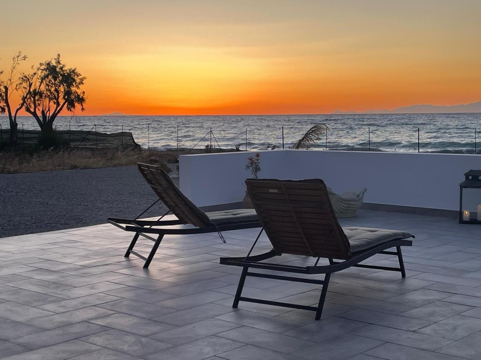 Lambou Beach Sunset Soroni Zewnętrze zdjęcie