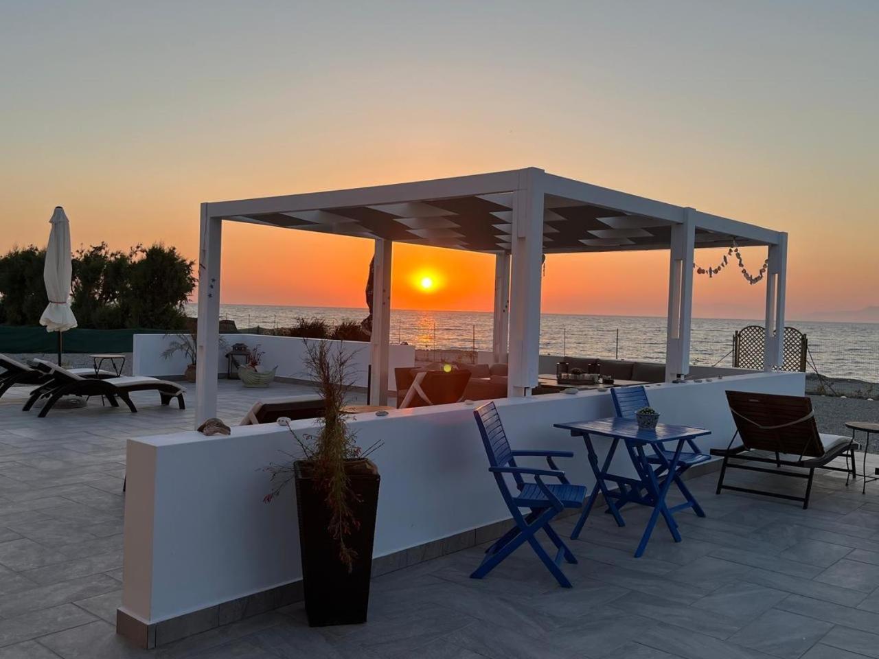 Lambou Beach Sunset Soroni Zewnętrze zdjęcie